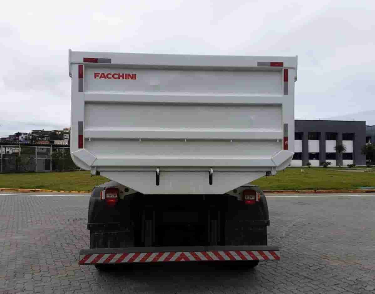 VW 26.280 2023, 6x4, com caçamba de 14 ㎥ e média de 16.000 km
