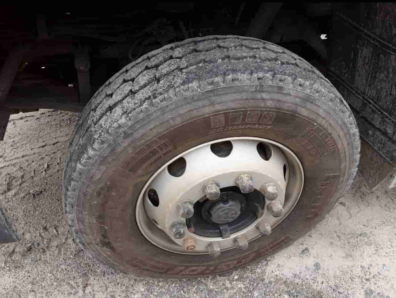 VW 26.280 2023, 6x4, com caçamba de 14 ㎥ e média de 16.000 km