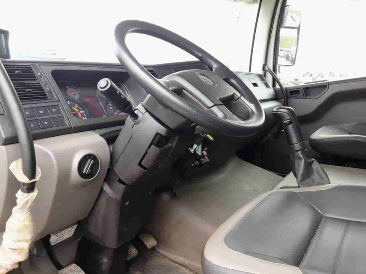 VW 26.280 2023, 6x4, com caçamba de 14 ㎥ e média de 16.000 km