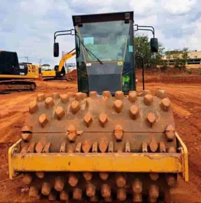 Rolo Compactador Caterpillar CP 533E 2011