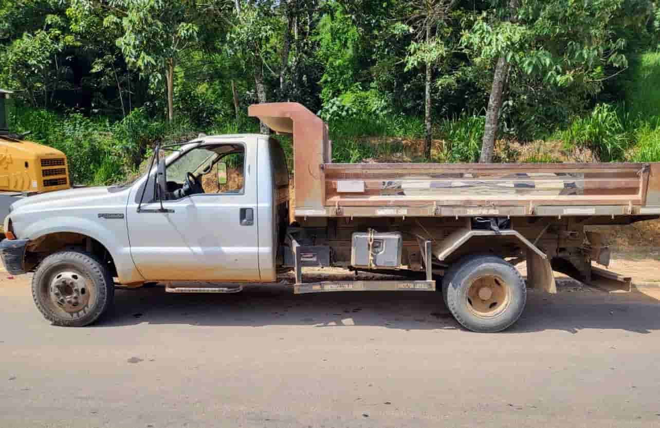 Caminhão Ford F4000 2001