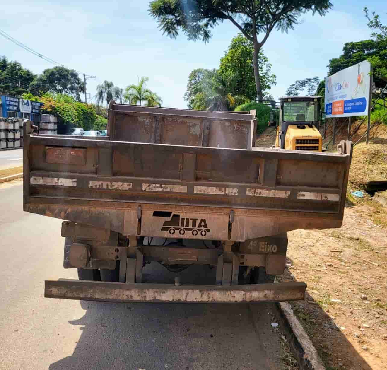 Caminhão Ford F4000 2001