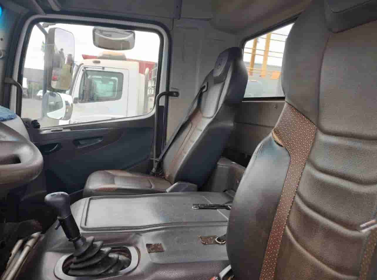 Caminhão Mecedes Benz 2730 2018