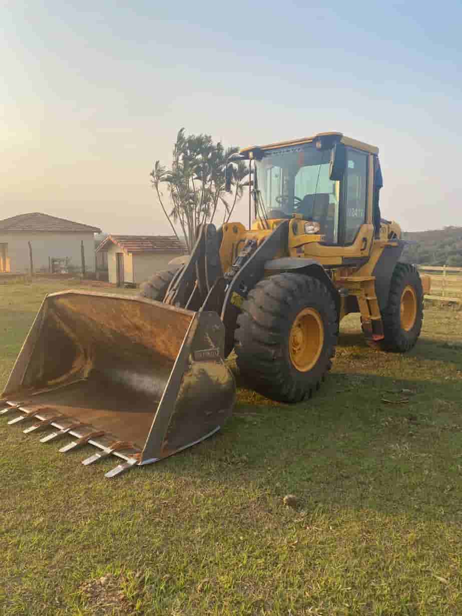 Pá Carregadeira Volvo L60 2021 com 5500 horas