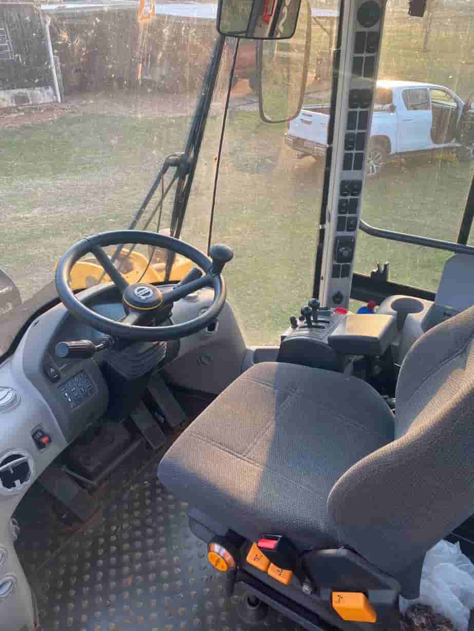 Pá Carregadeira Volvo L60 2021 com 5500 horas