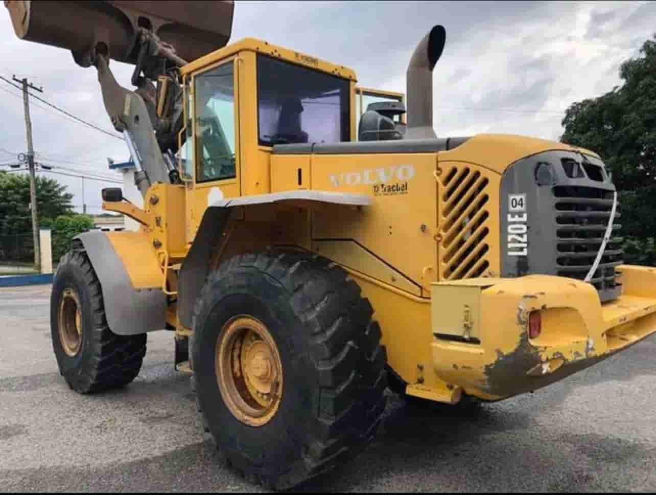 Pá Carregadeira Volvo L120 2004