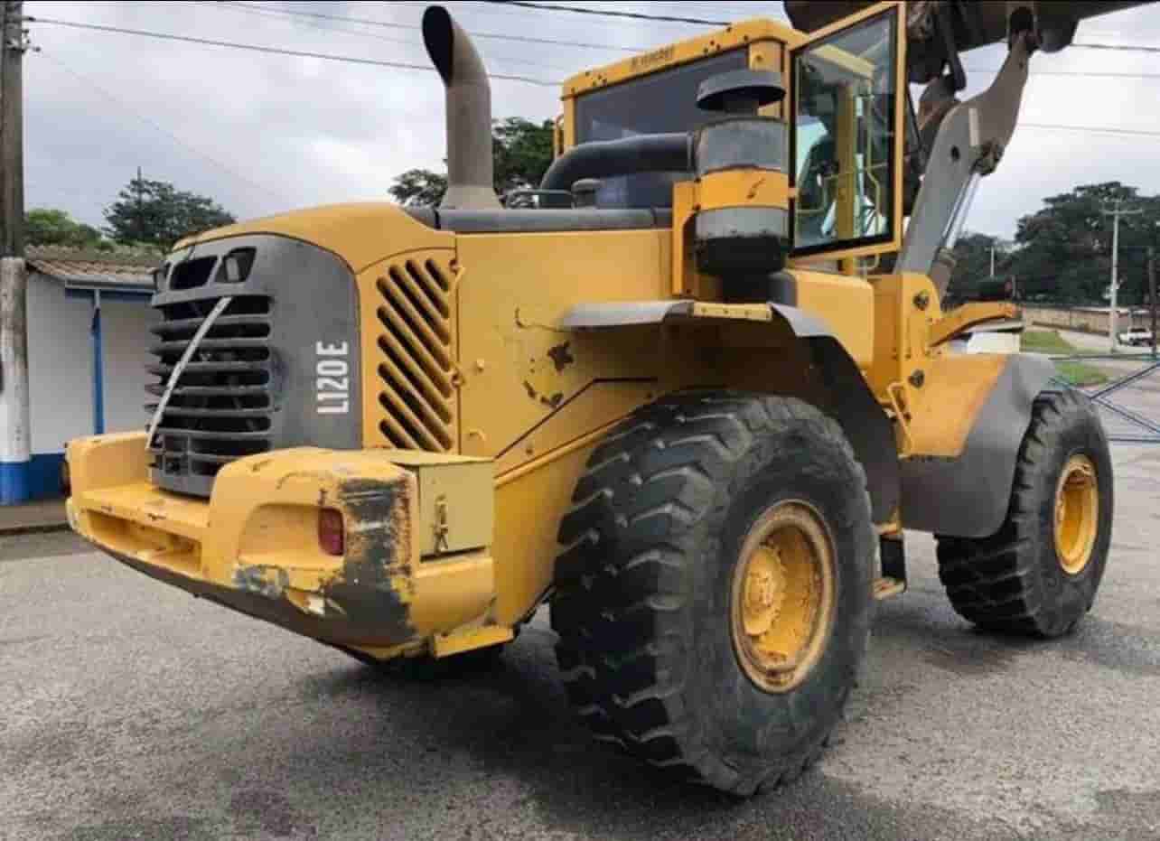 Pá Carregadeira Volvo L120 2004