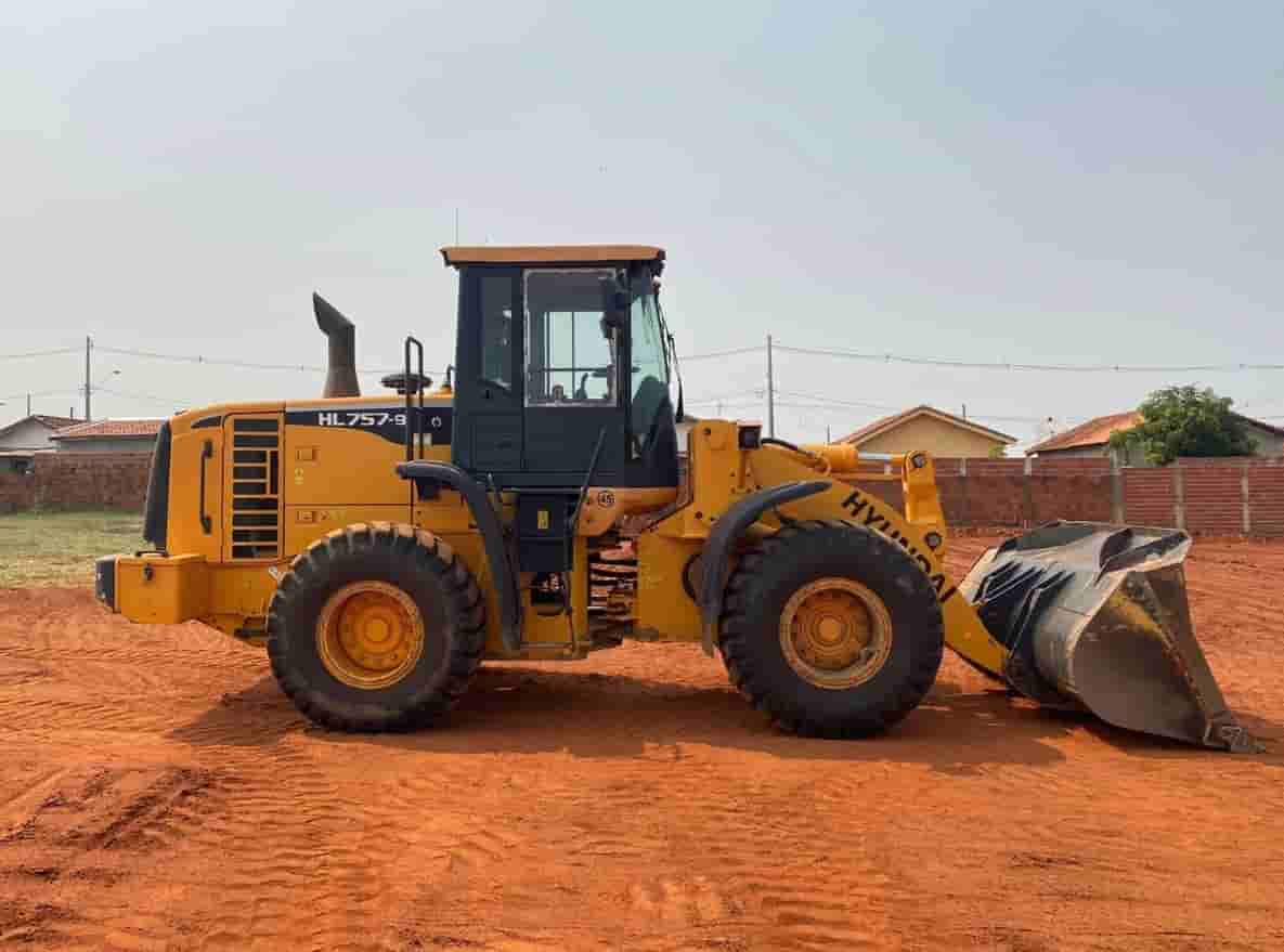 Pá Carregadeira Hyundai HL757 9S 2020