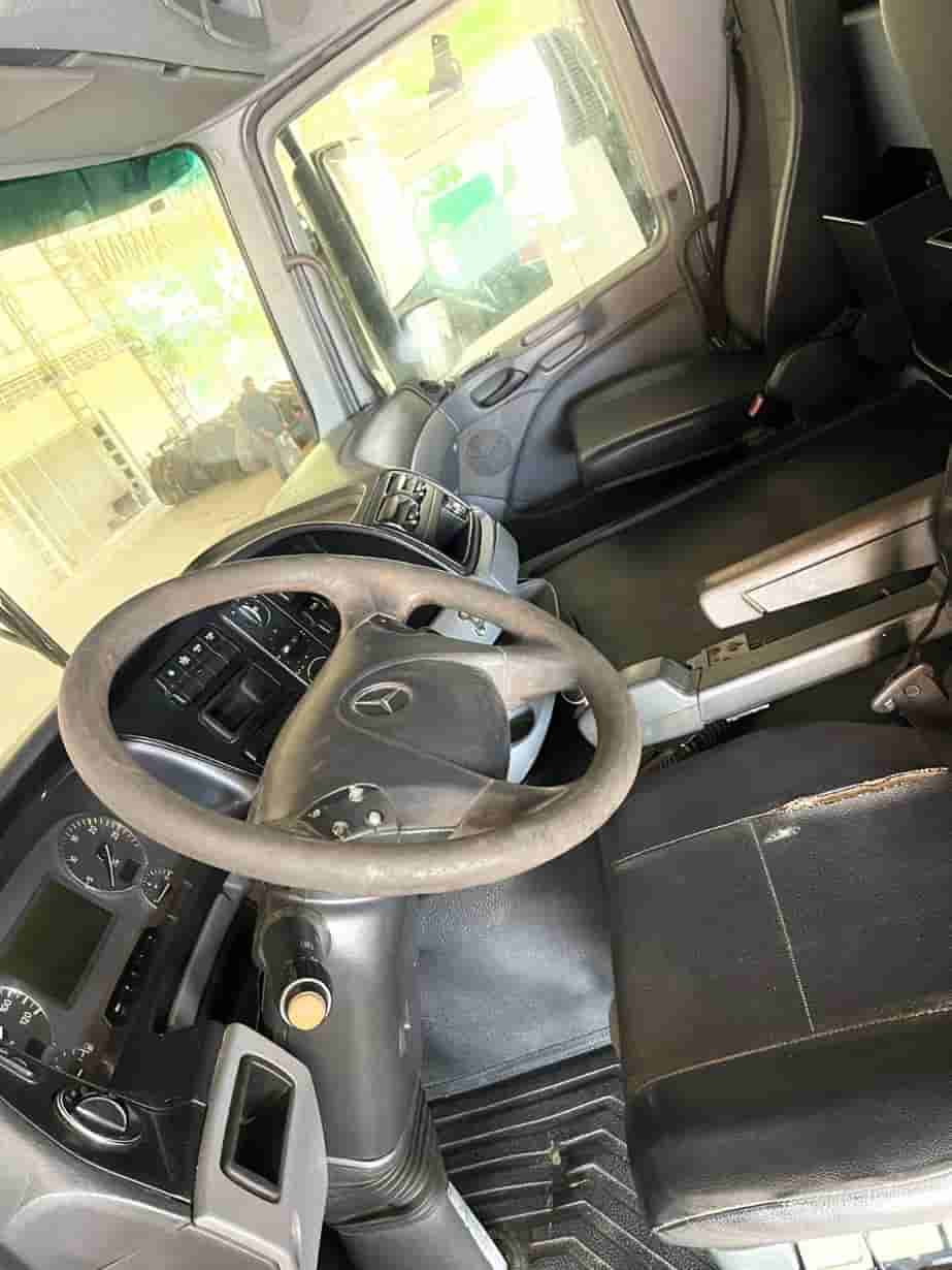 Caminhão Mecedes Benz 4844 2011