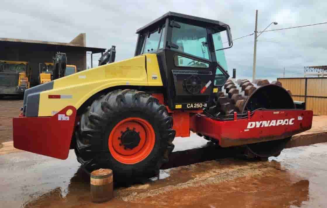 Rolo Compactador Dynapac CA250 2012