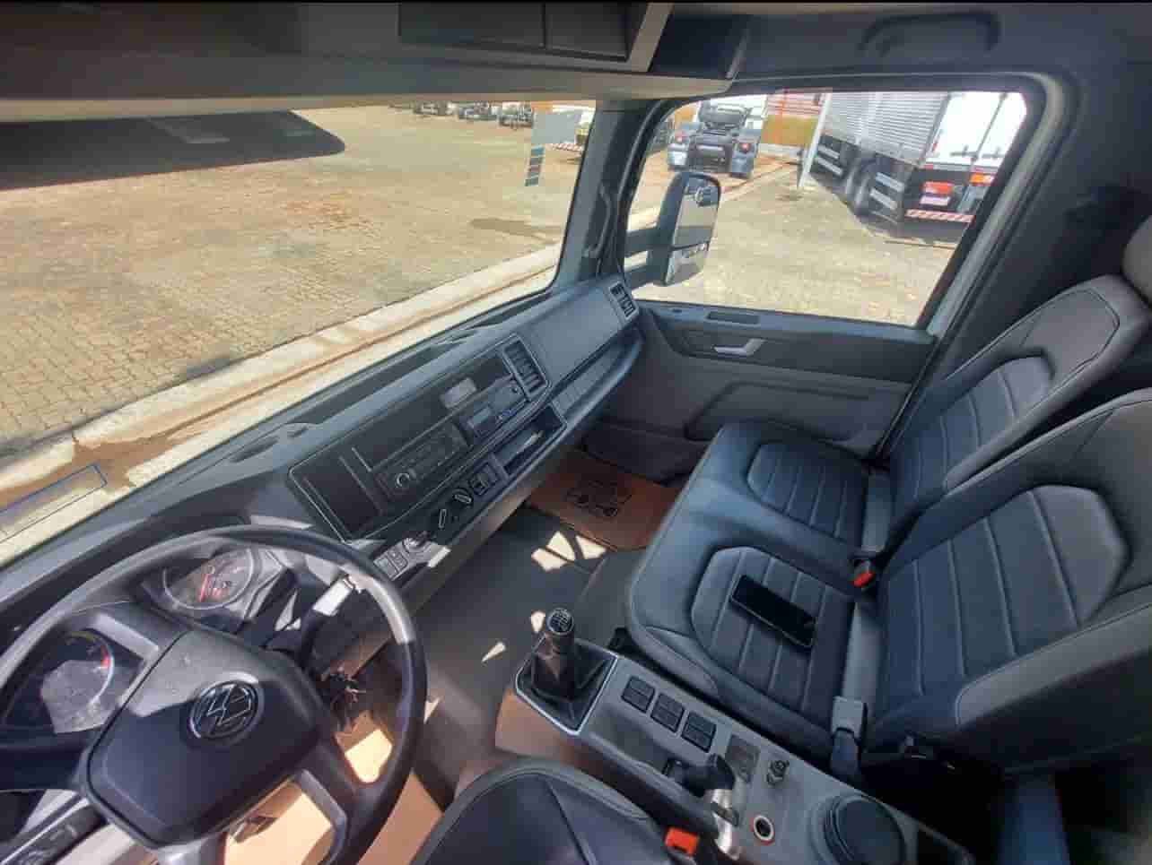 Caminhão Volkswagen 11.180 2023