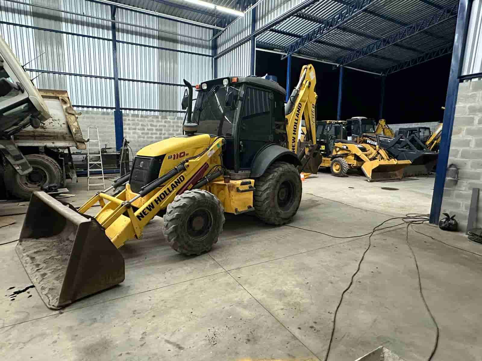 Retroescavadeira New Holland LB110
