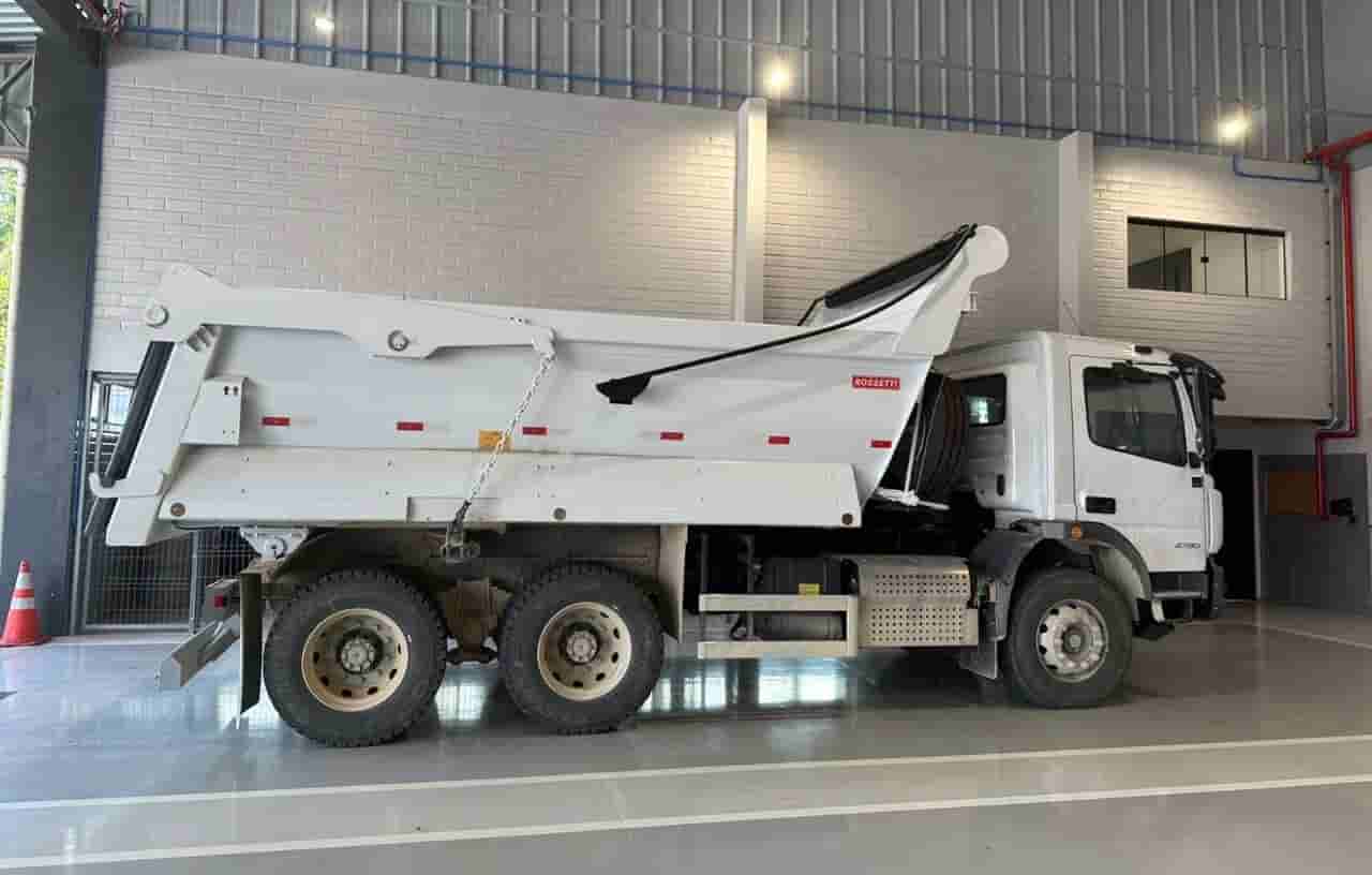 Caminhão Mecedes Benz 2730 2024