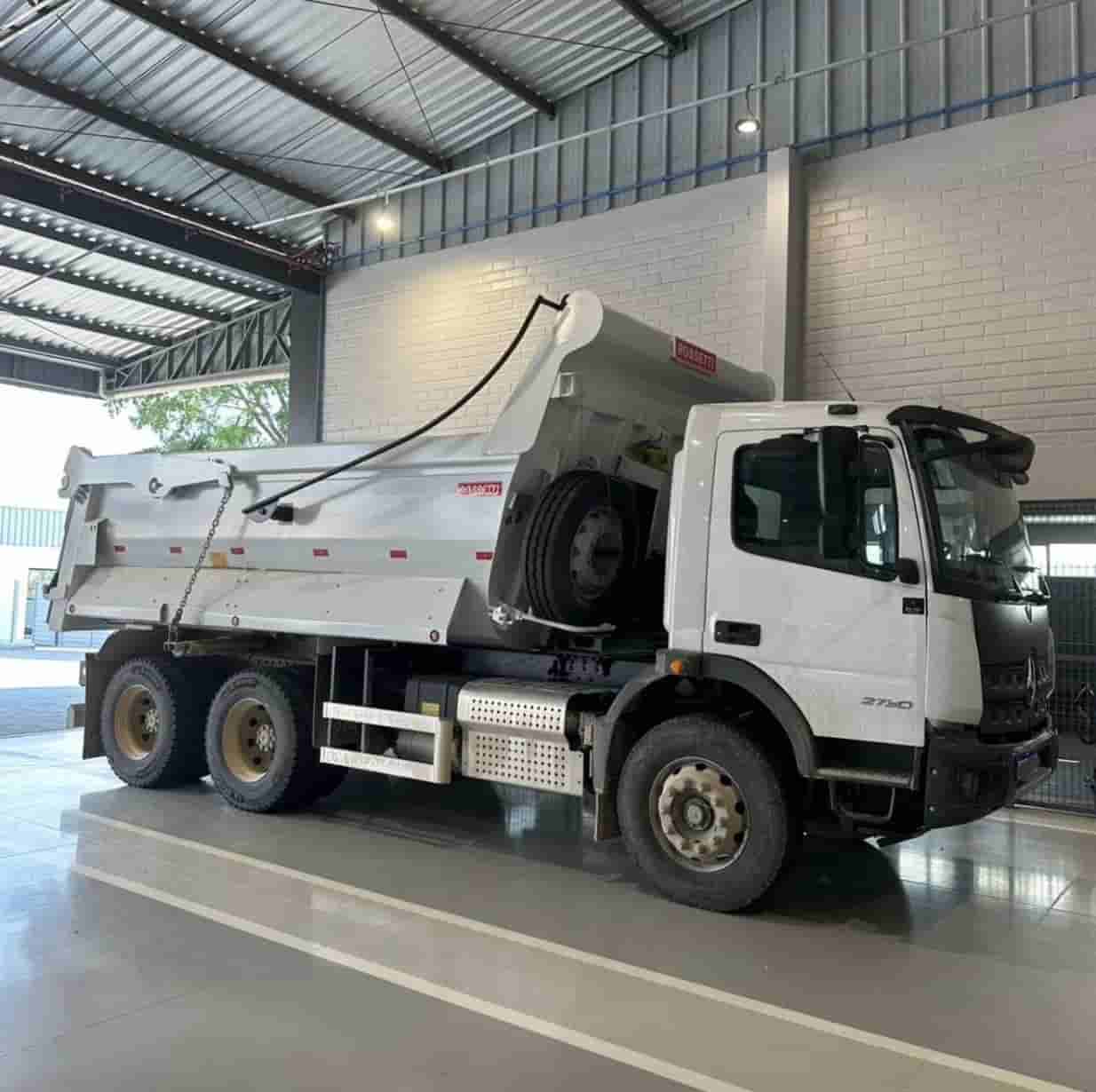Caminhão Mecedes Benz 2730 2024