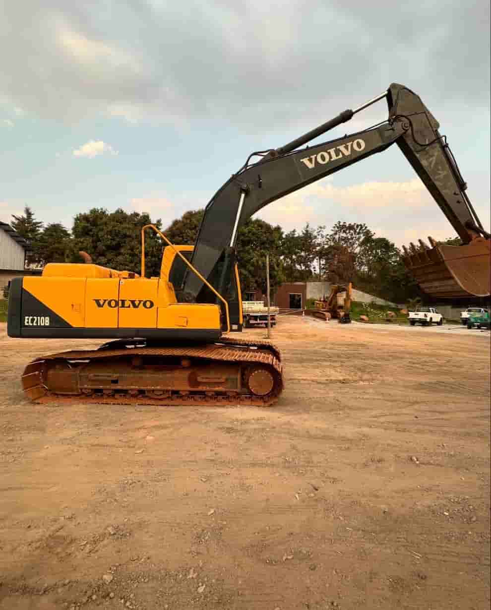 Escavadeira Volvo EC210B 2014