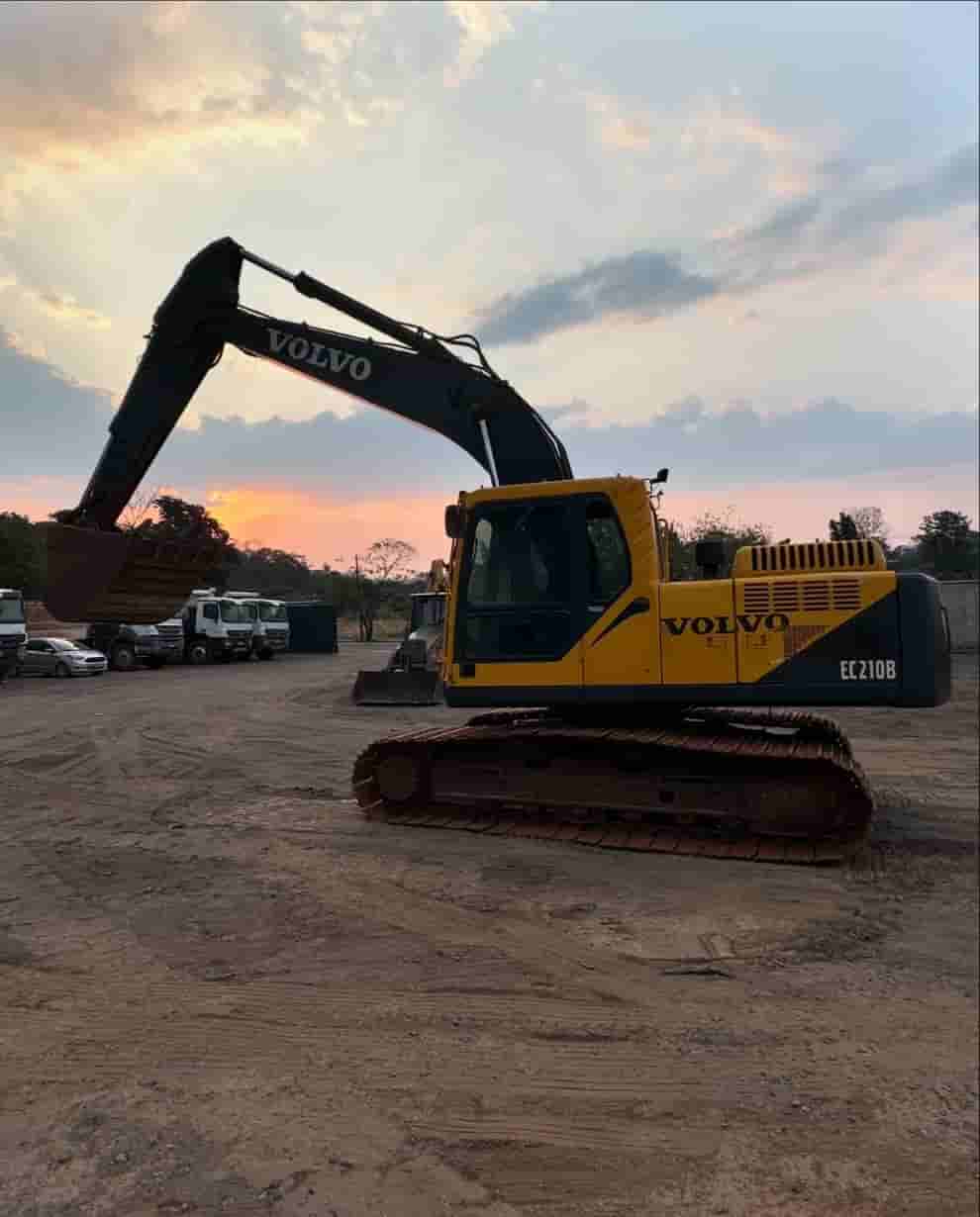 Escavadeira Volvo EC210B 2014