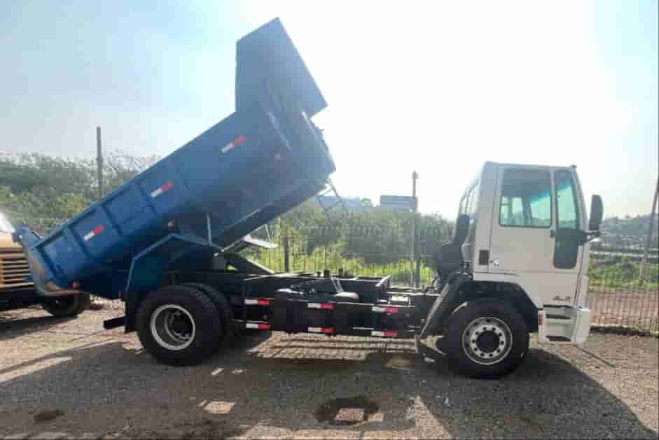 Caminhão Ford 1722 2011