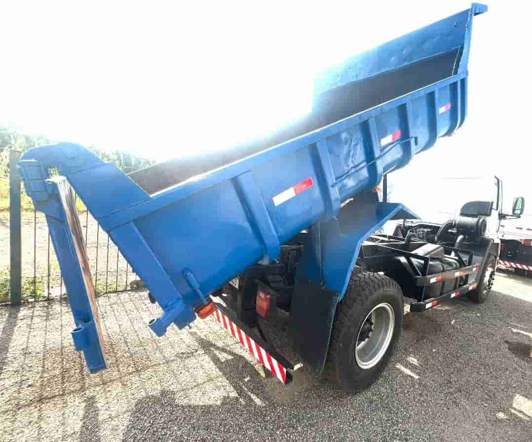 Caminhão Ford 1722 2011