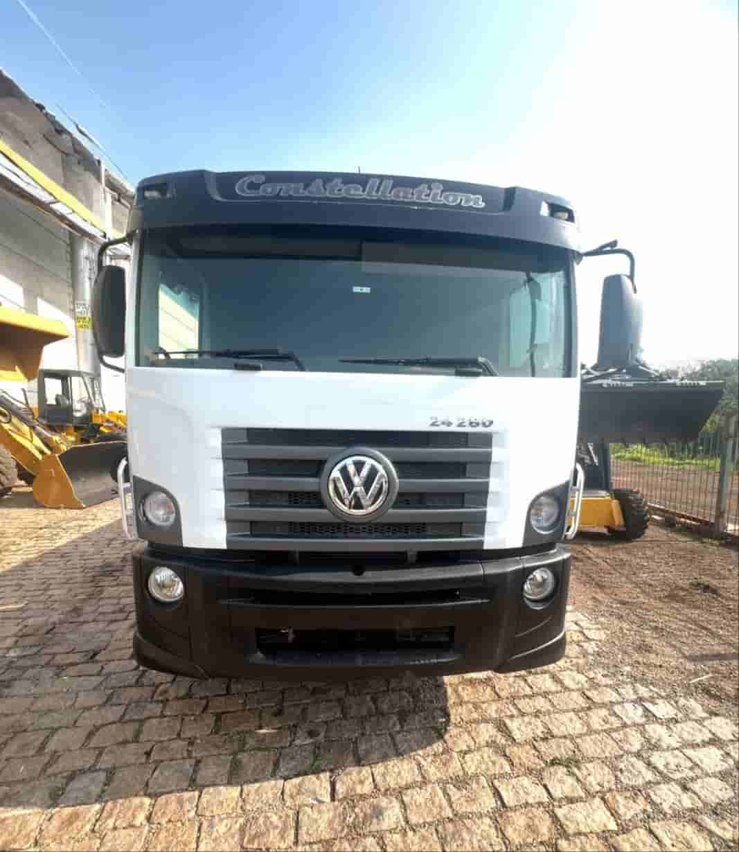 Caminhão Volkswagen 24.280 CRM 6X2	 2012