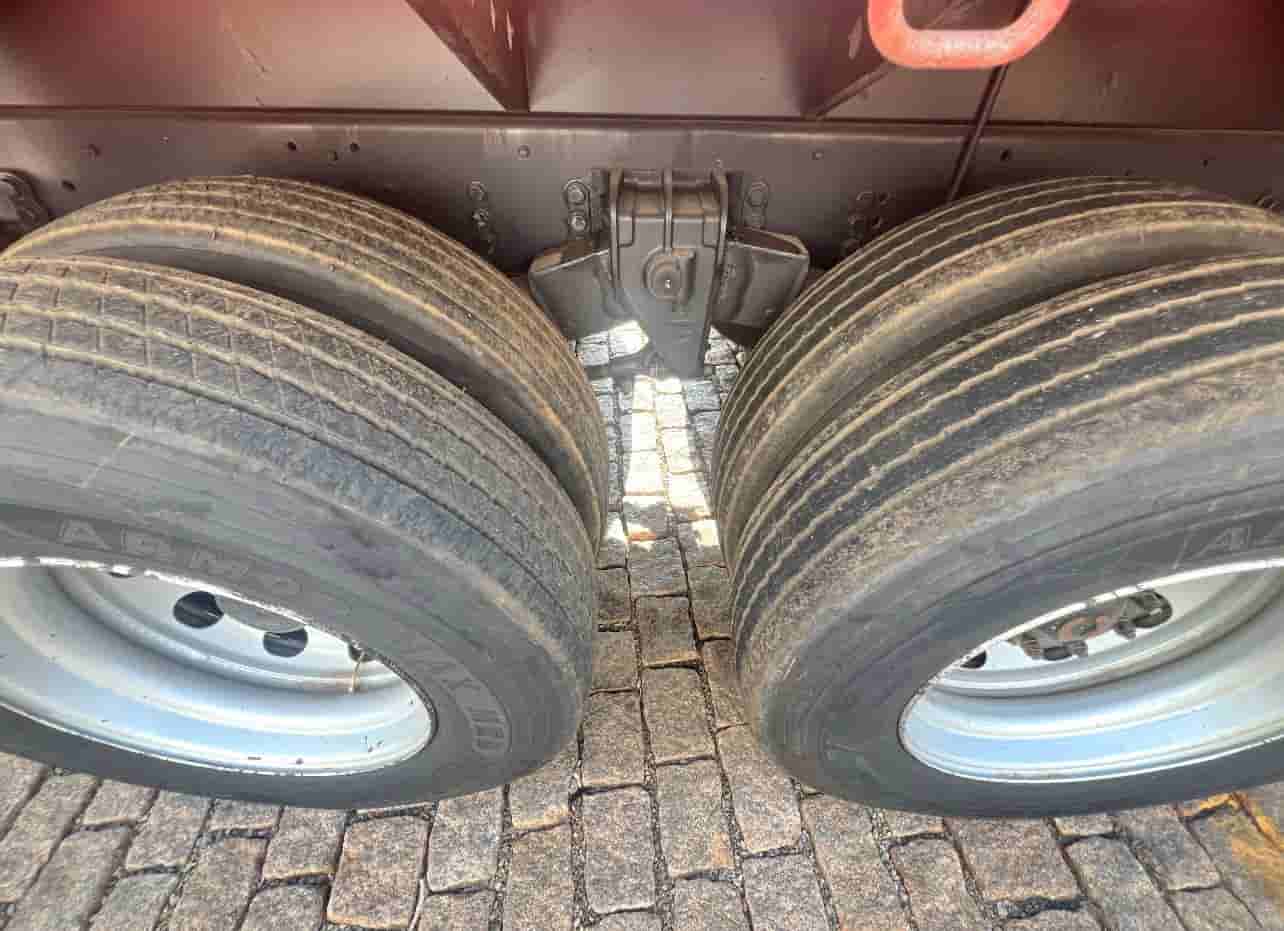 Caminhão Volkswagen 24.280 CRM 6X2	 2012