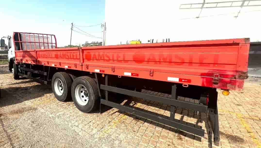 Caminhão Volkswagen 24.280 CRM 6X2	 2012