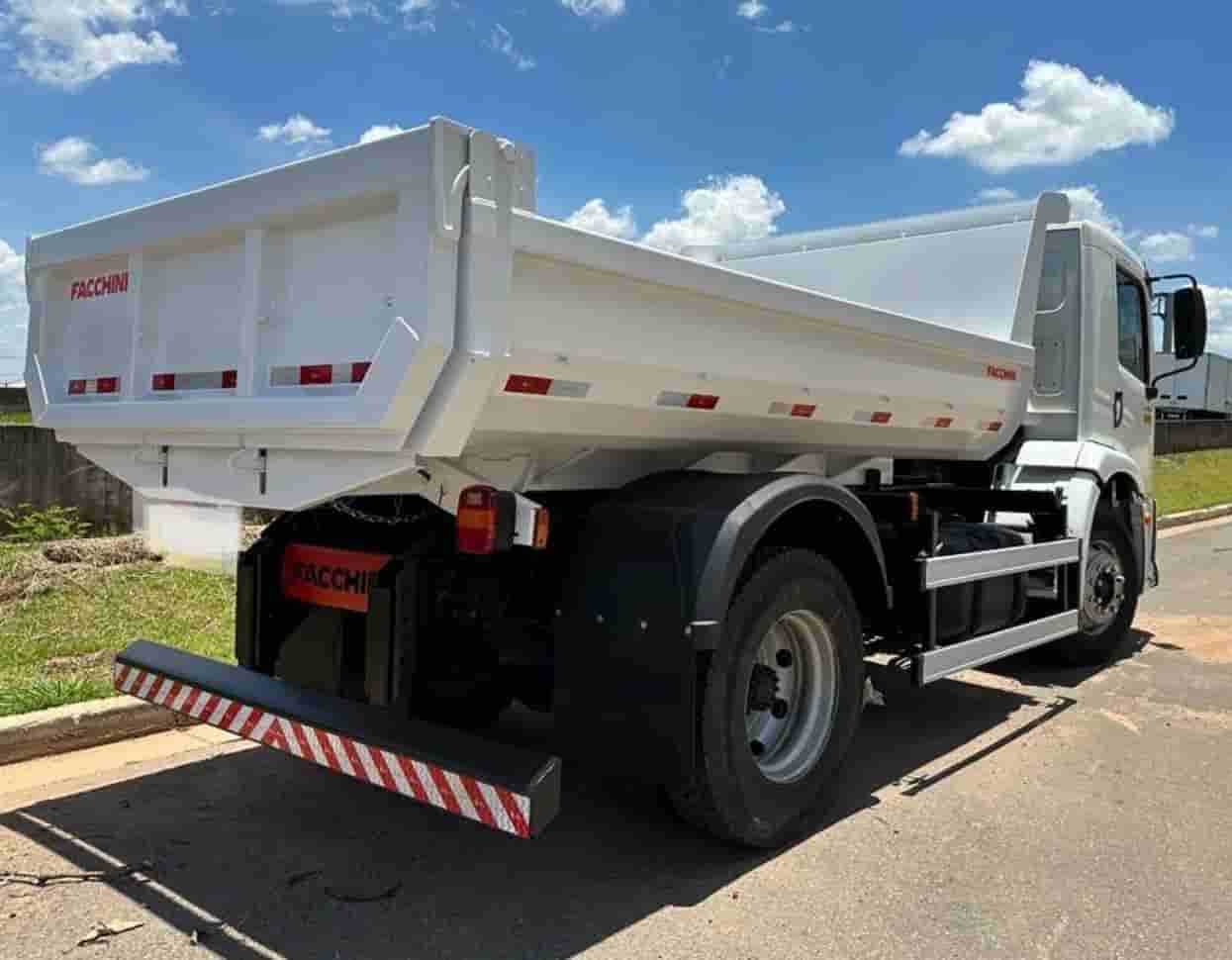 Caminhão Volkswagen 13180 2010