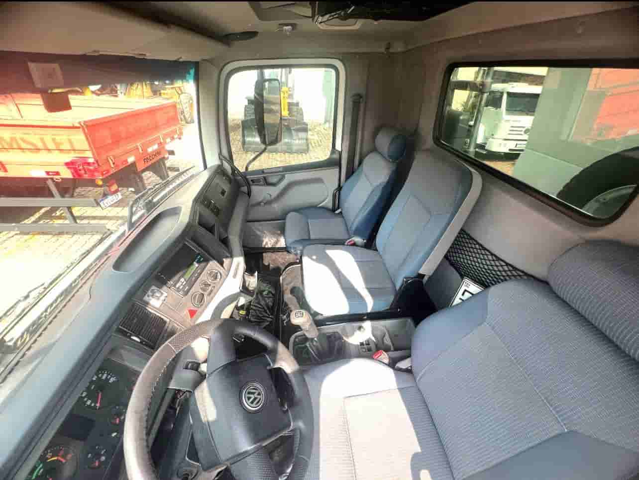 Caminhão Volkswagen 13180 2010