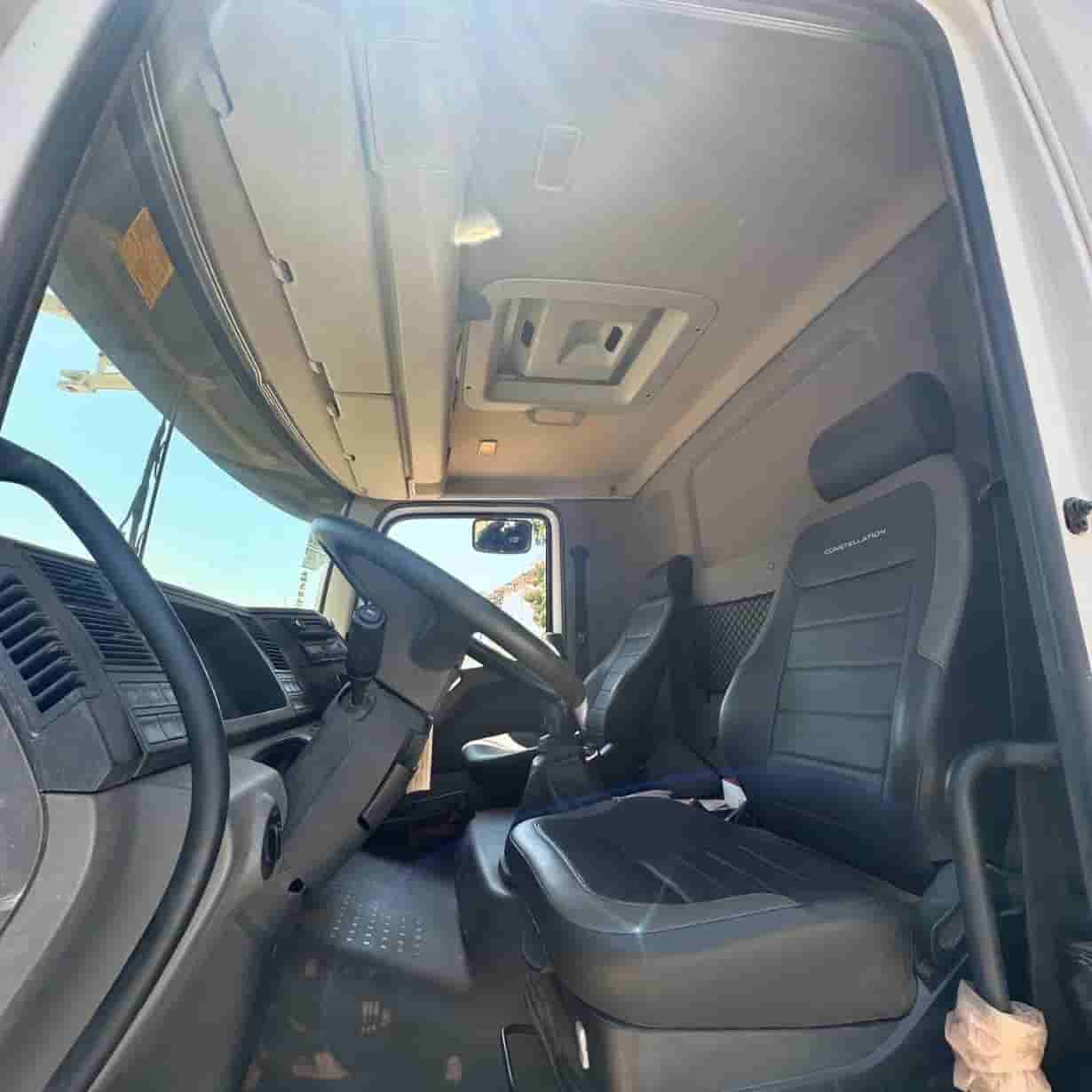 Caminhão Volkswagen 32.360  2021