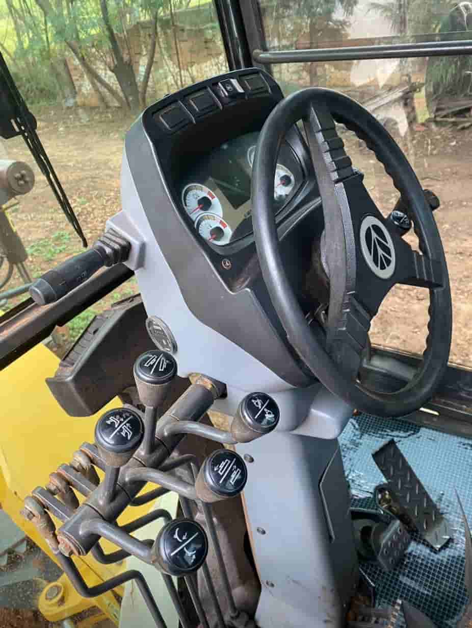 Motoniveladora New Holland RG170B 2011