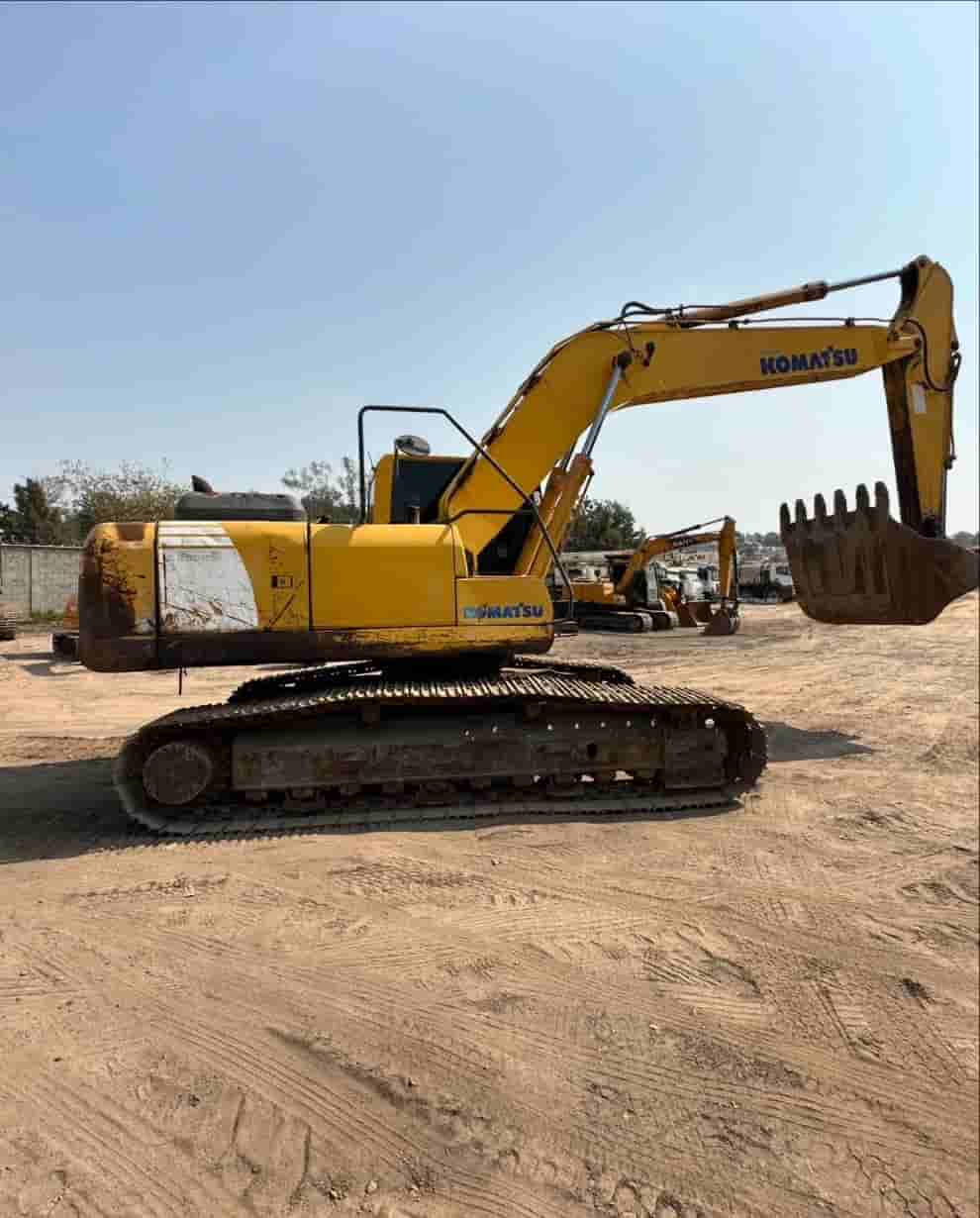 Escavadeira Komatsu PC240