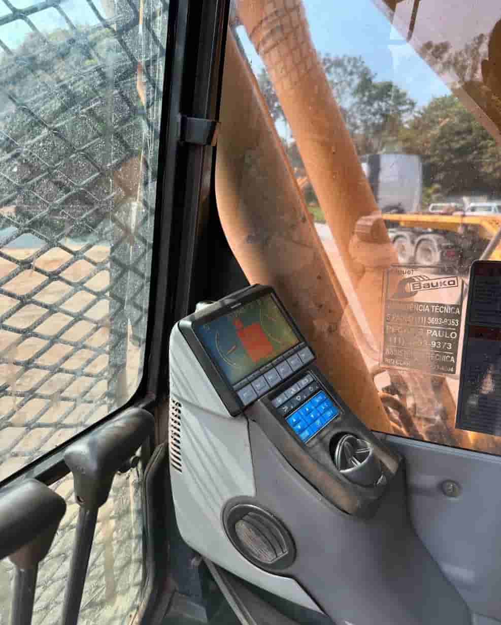 Escavadeira Komatsu PC240