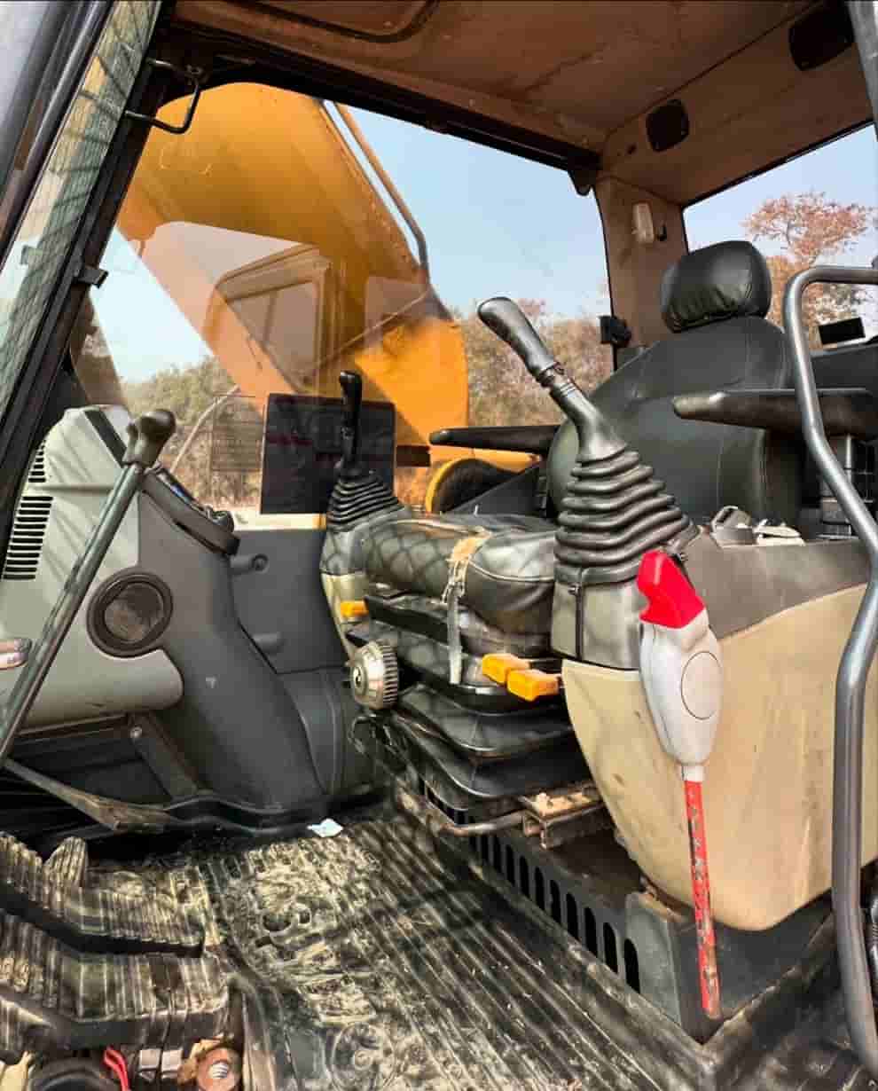 Escavadeira Komatsu PC240