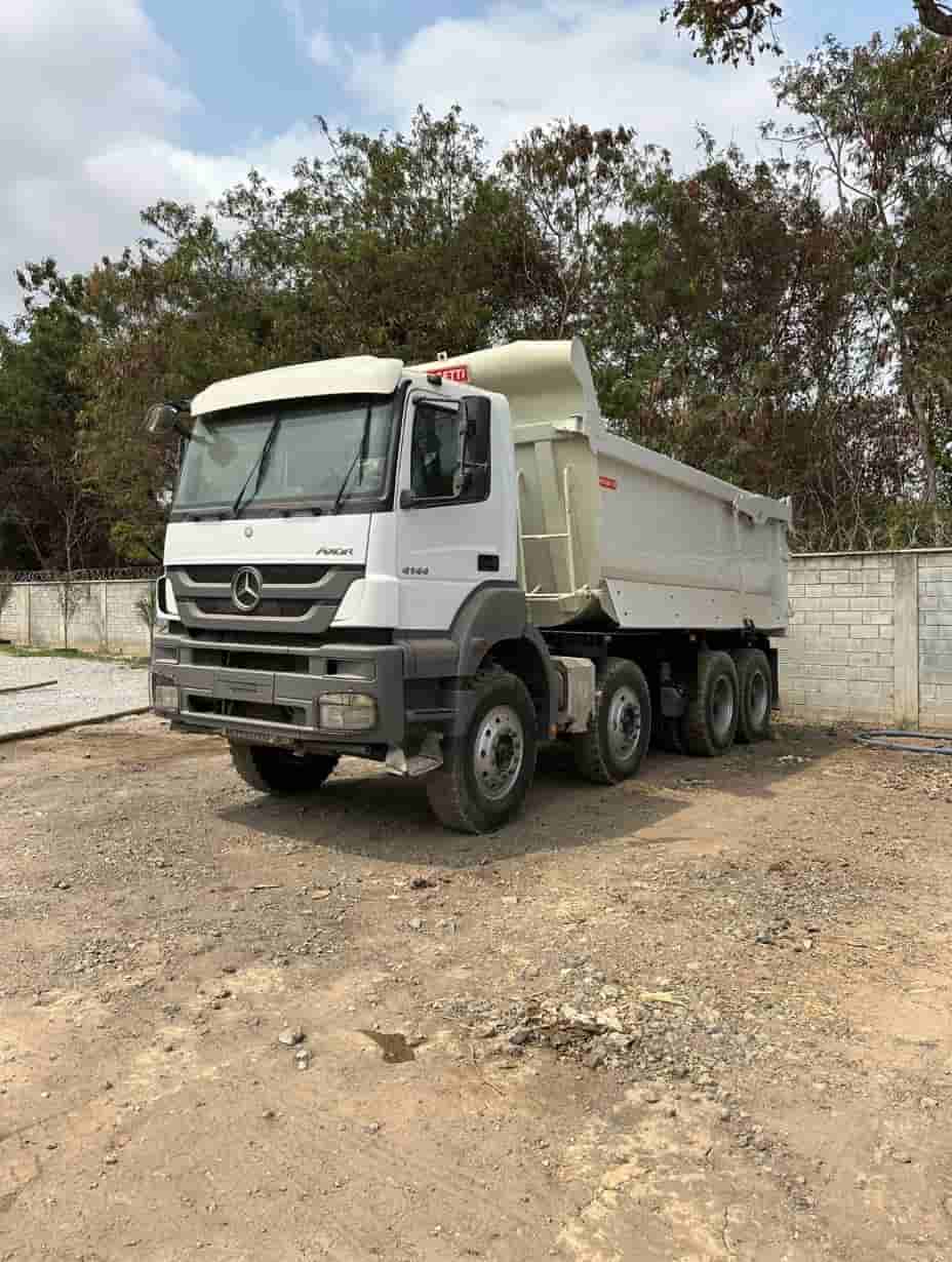 Caminhão Mecedes Benz AXOR 4144