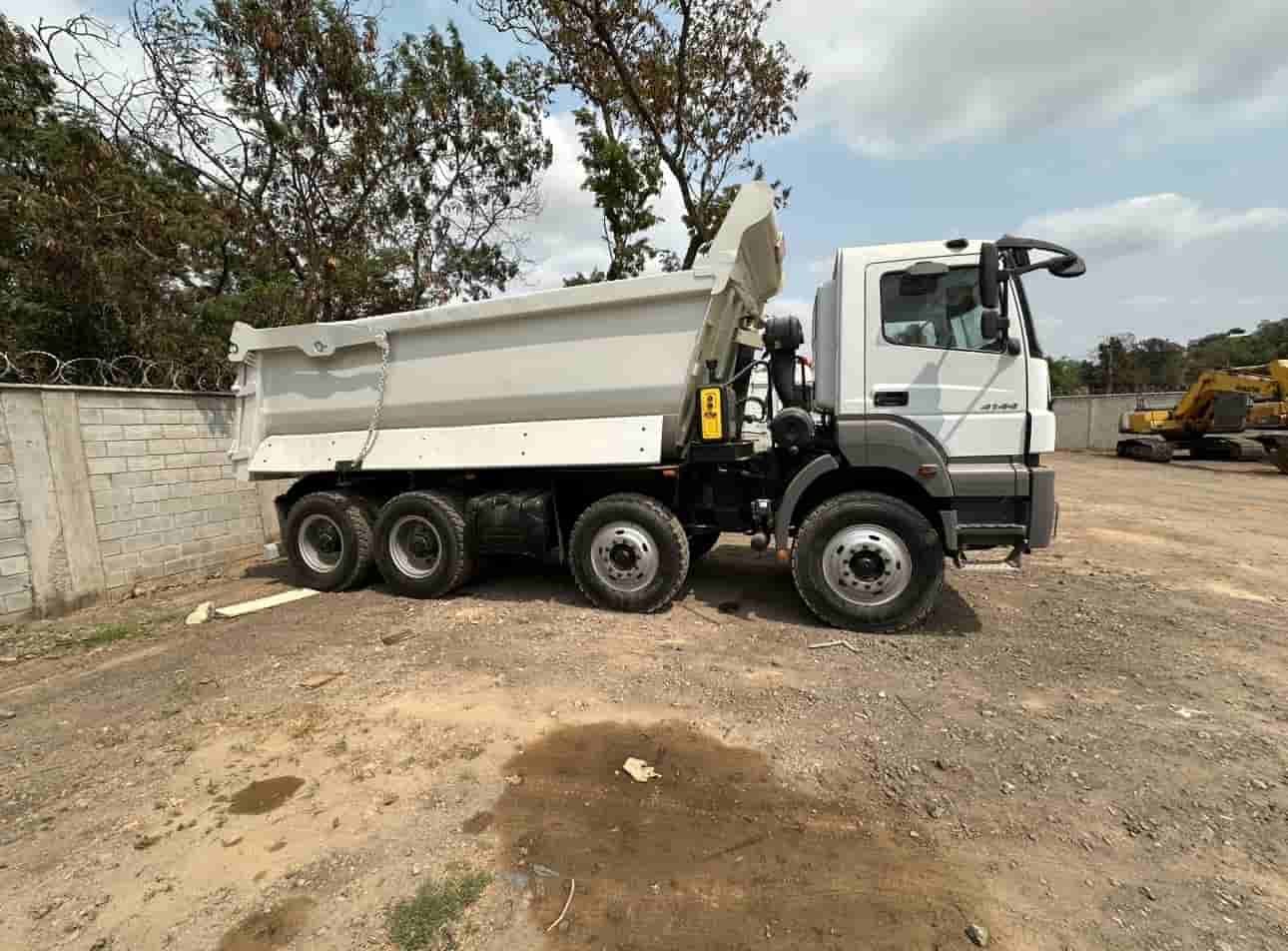 Caminhão Mecedes Benz AXOR 4144
