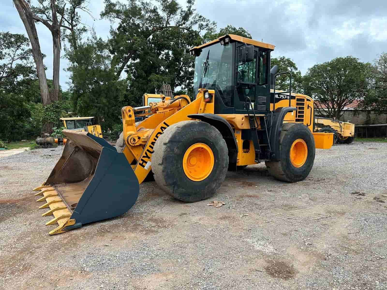 Pá Carregadeira Hyundai HL757 9S 2017