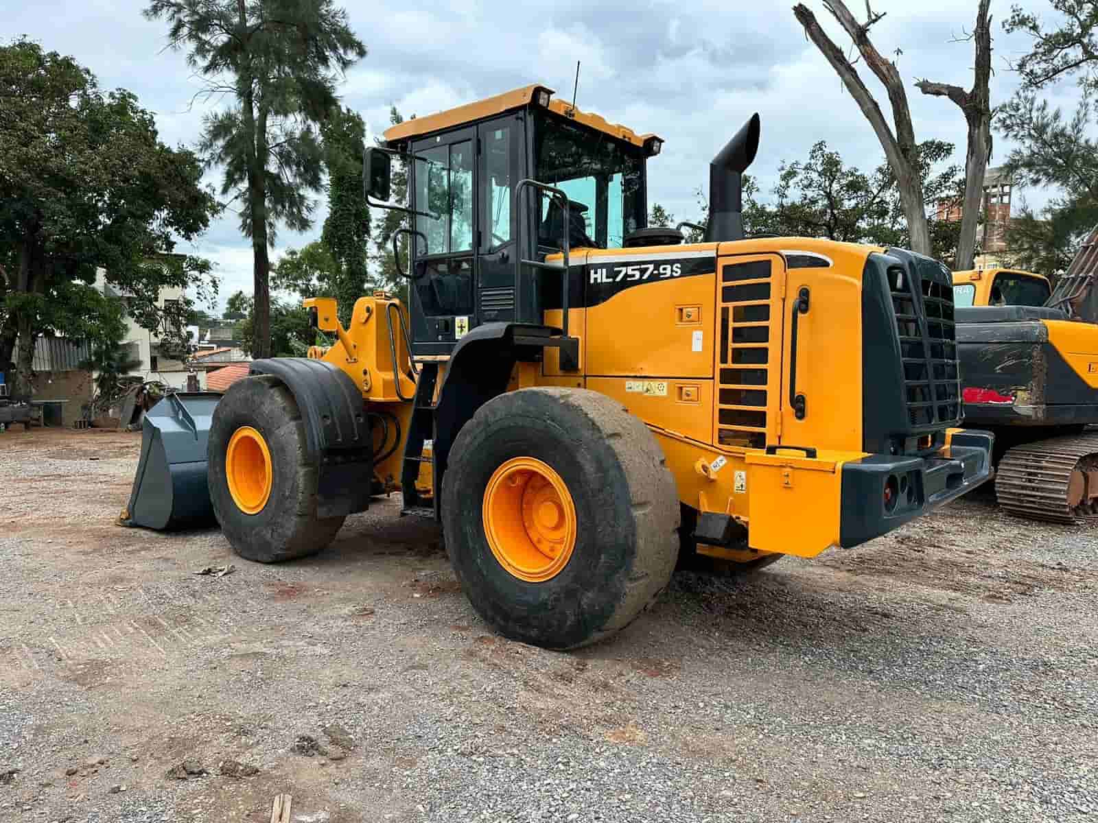 Pá Carregadeira Hyundai HL757 9S 2017