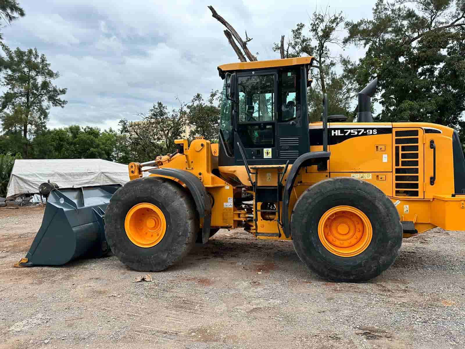 Pá Carregadeira Hyundai HL757 9S 2017