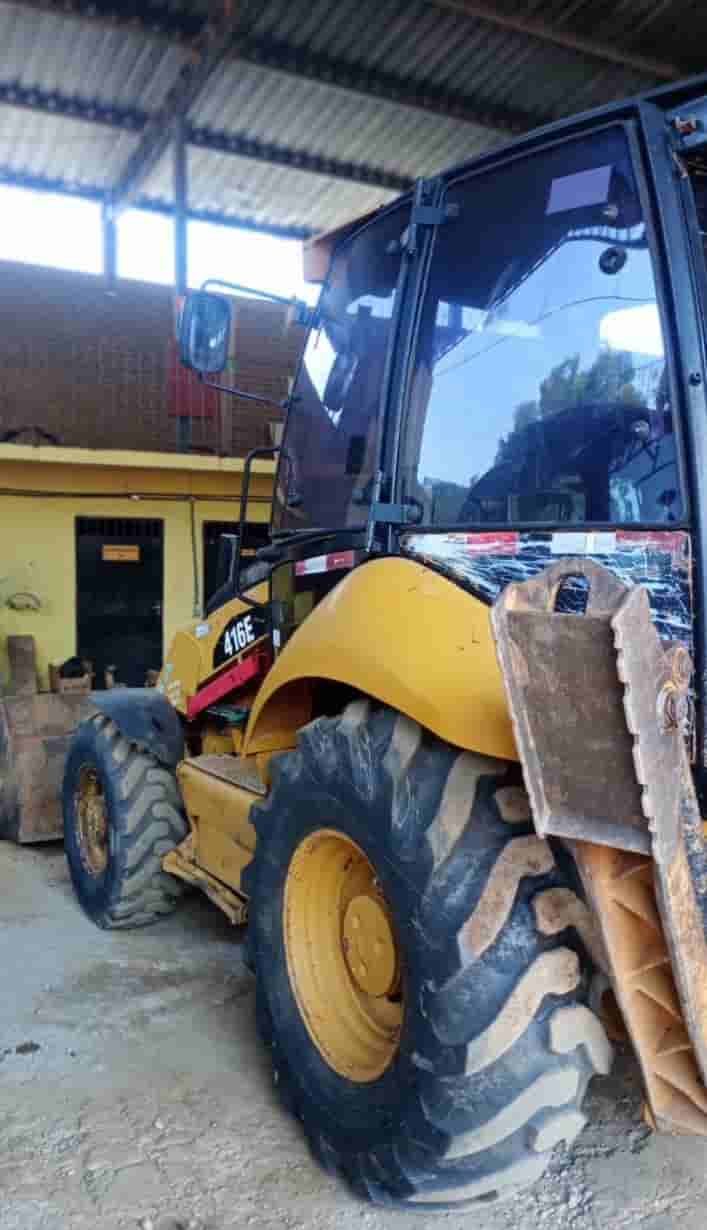Retroescavadeira Caterpillar 416E 2013