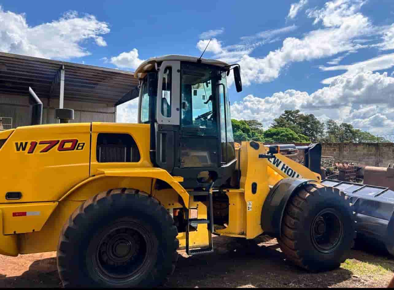 Pá Carregadeira New Holland W170 2016