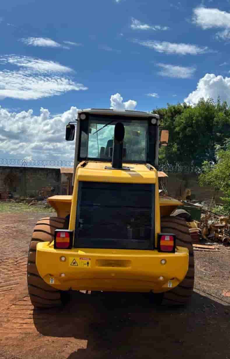 Pá Carregadeira New Holland W170 2016