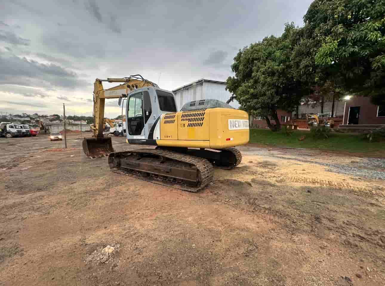 Escavadeira New Holland  E215 B 2010