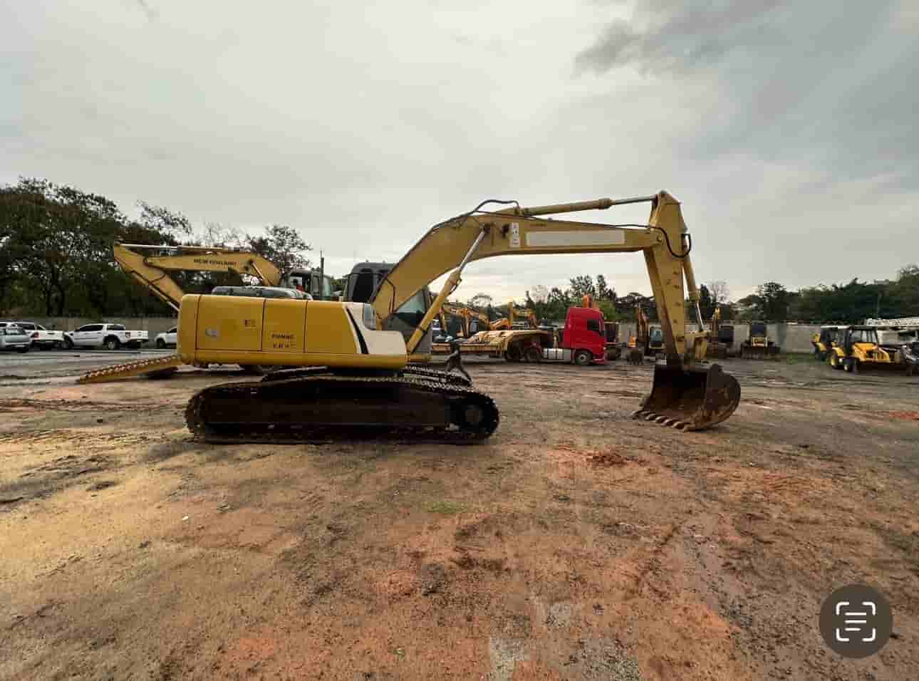 Escavadeira New Holland  E215 B 2010