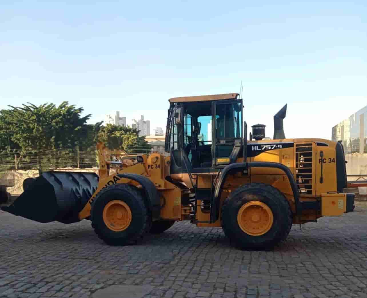 Pá Carregadeira Hyundai HL757 9S 2021