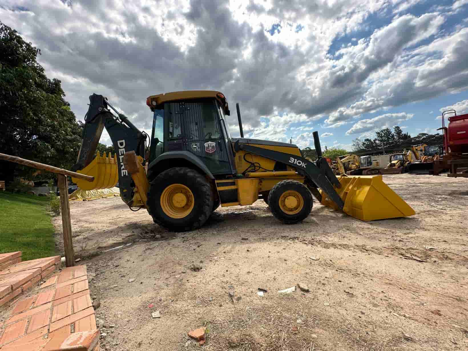 Retroescavadeira John Deere 310K 2014