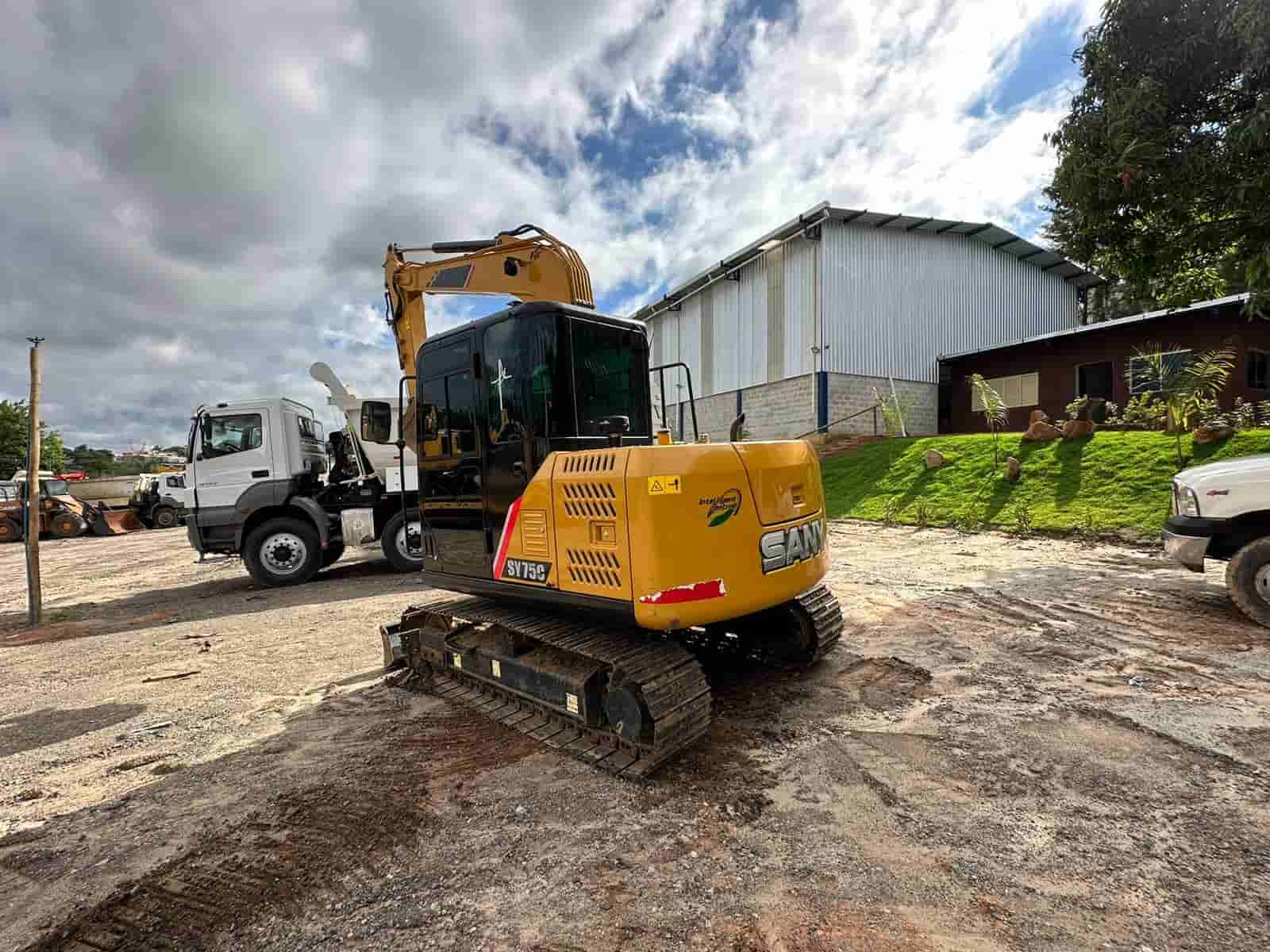 Escavadeira SANY SY75C