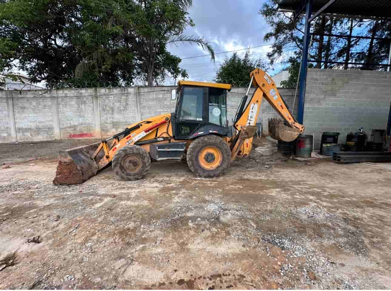 Retroescavadeira JCB 3CX 2011
