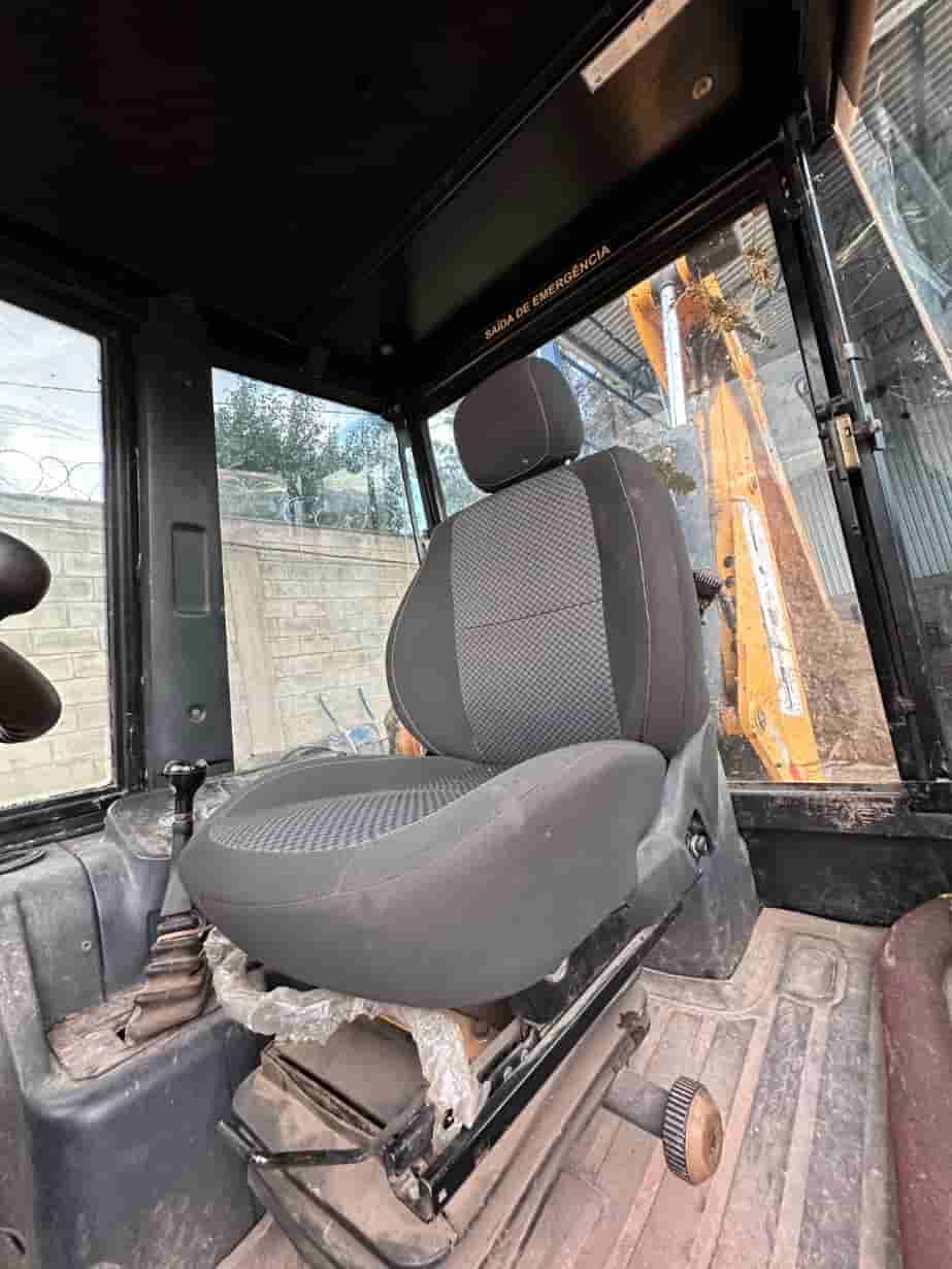 Retroescavadeira JCB 3CX 2011