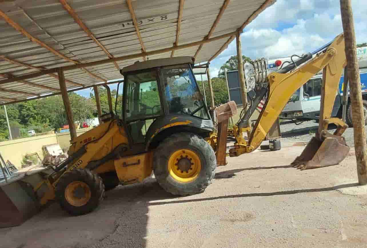 Retroescavadeira New Holland B95B 2014
