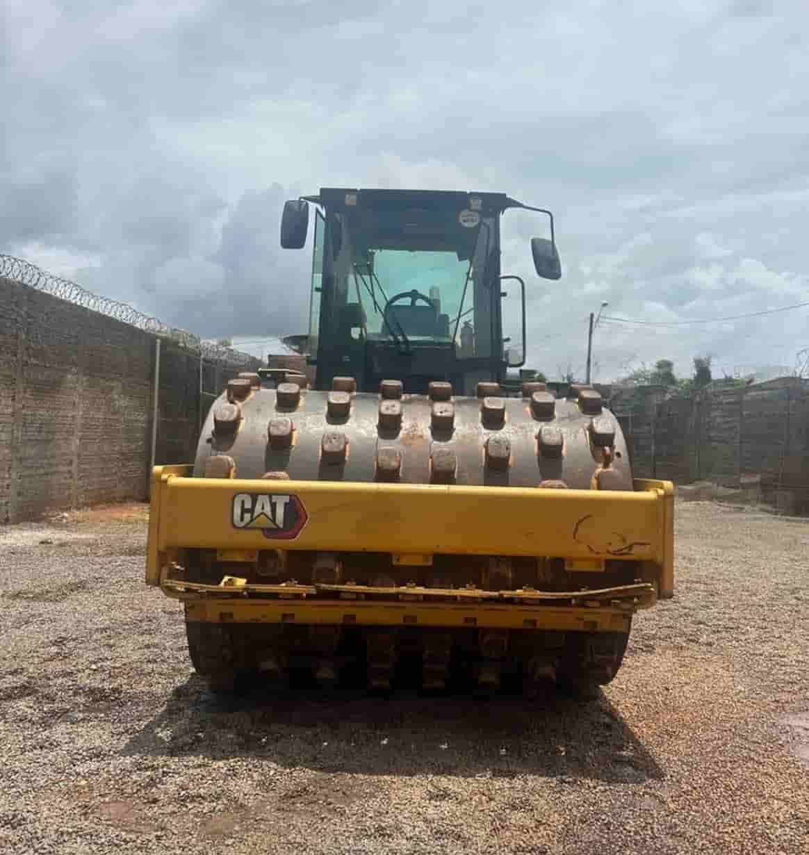 Rolo Compactador Caterpillar CS54B 2021