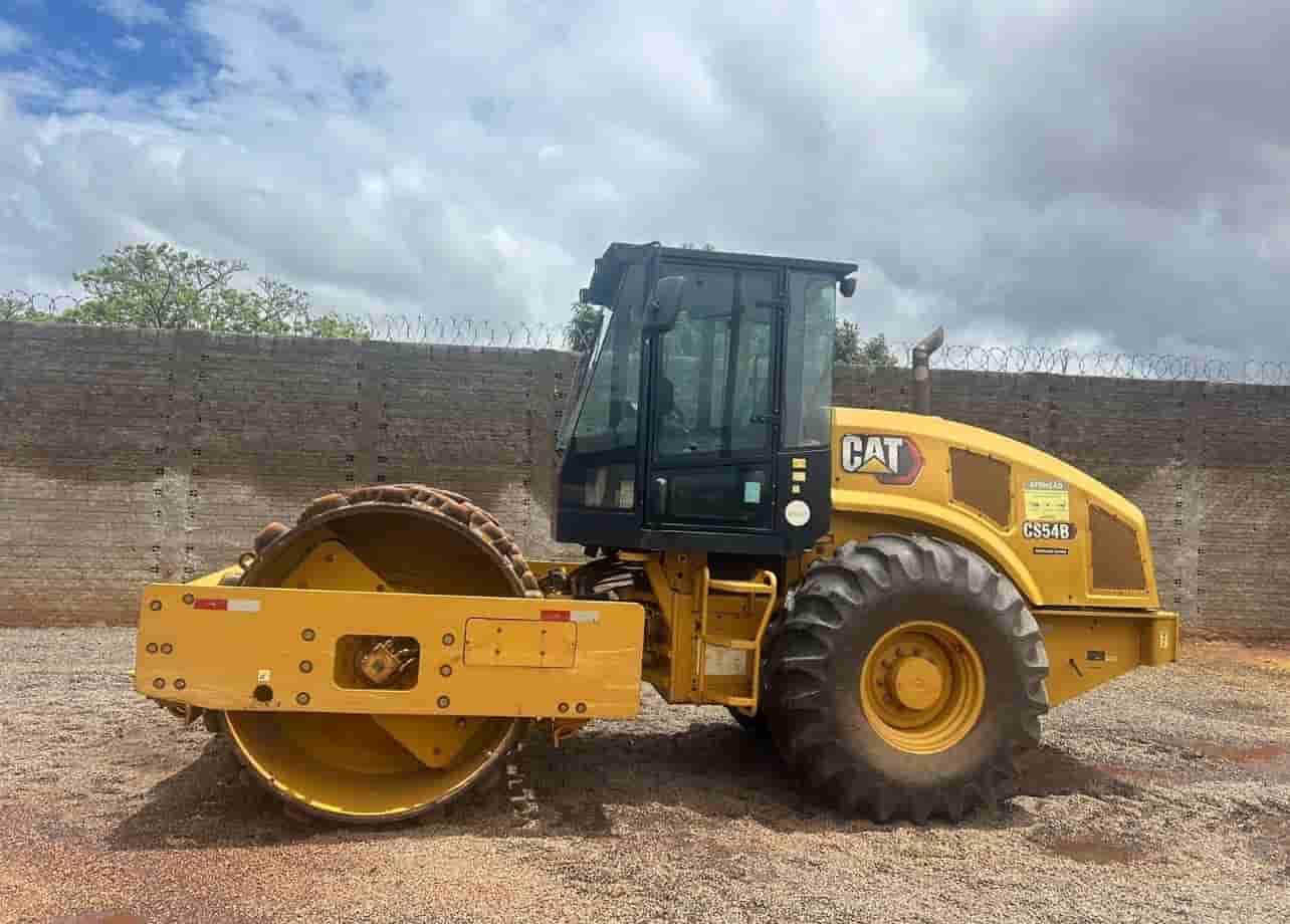 Rolo Compactador Caterpillar CS54B 2021